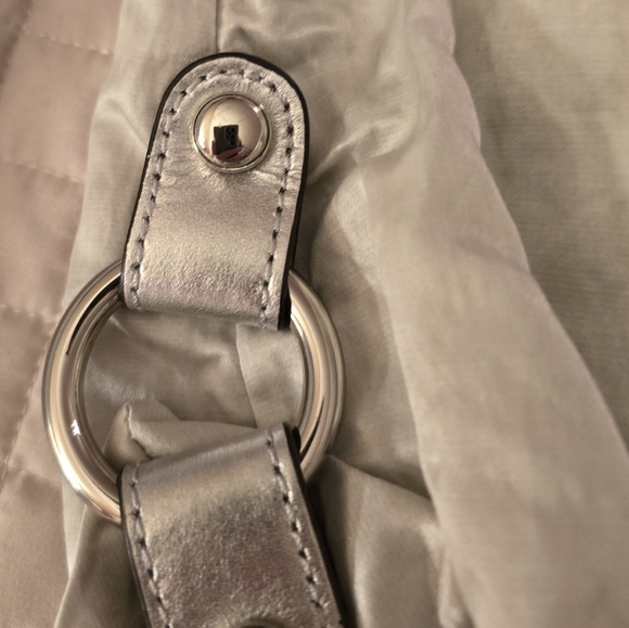 B Makowsky Pewter Metallic Satchel handbag like new Excellent condition 14 x 16 - Picture 4 of 15